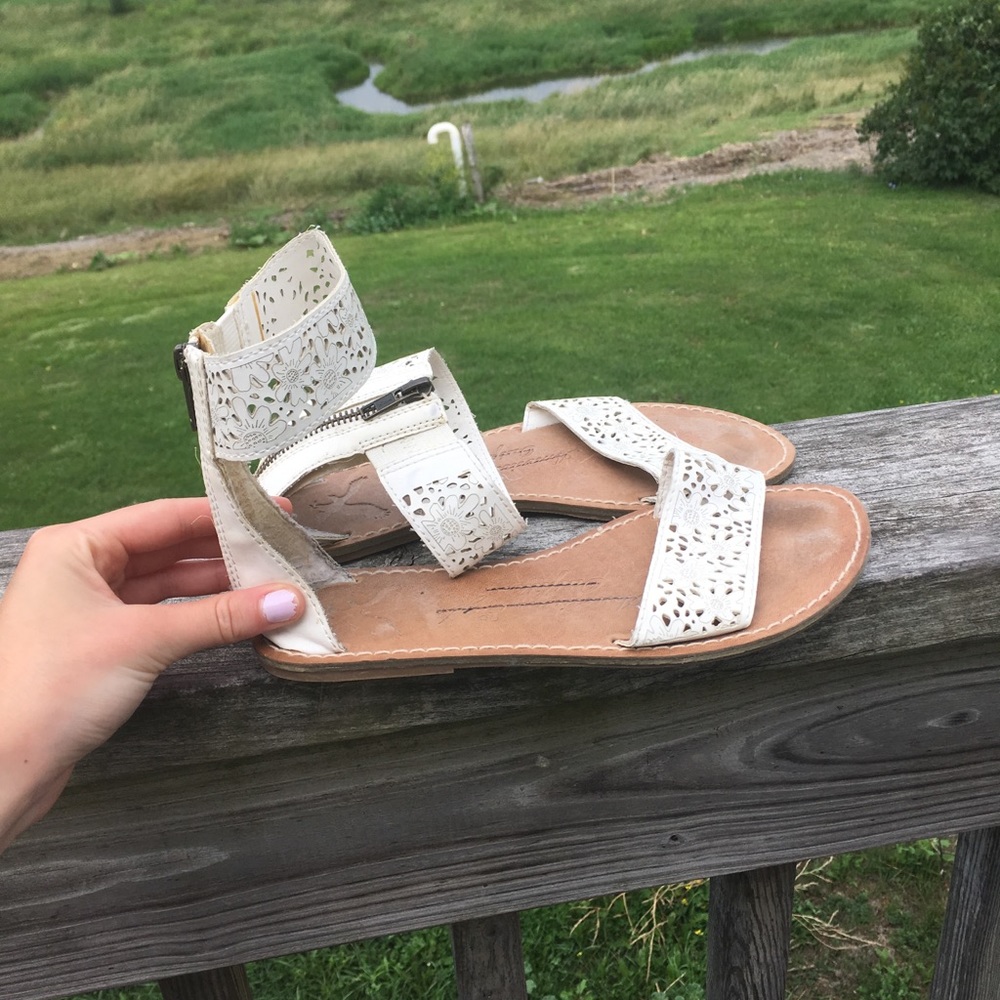 White eyelet American Eagle sandals